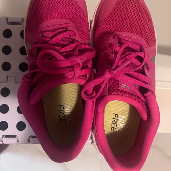 Nike Pink free runs 4.0 v3 - Picture 1 of 2